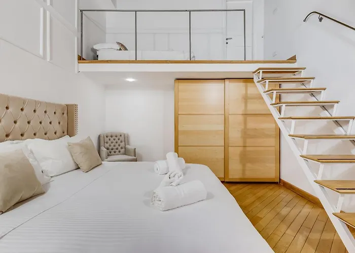 Babuino Exclusive - Grand Historic Center Apartment *